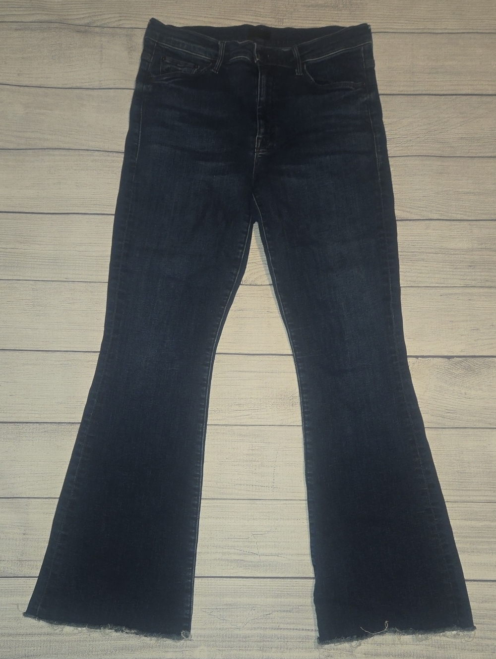 MOTHER The Weekender Fray Flare Jean in Mint Condition (Dark Wash) Size 31